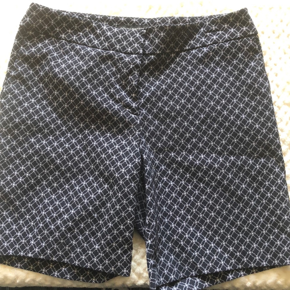 Counterparts- quarter foil print shorts